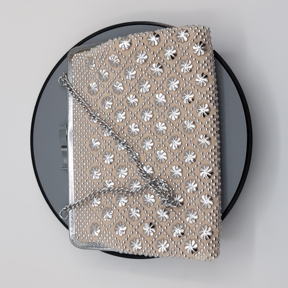 Du-Val|NWOT Champagne Pink Clutch With Silver Toned Detailing & Studded Pattern - Picture 3 of 10